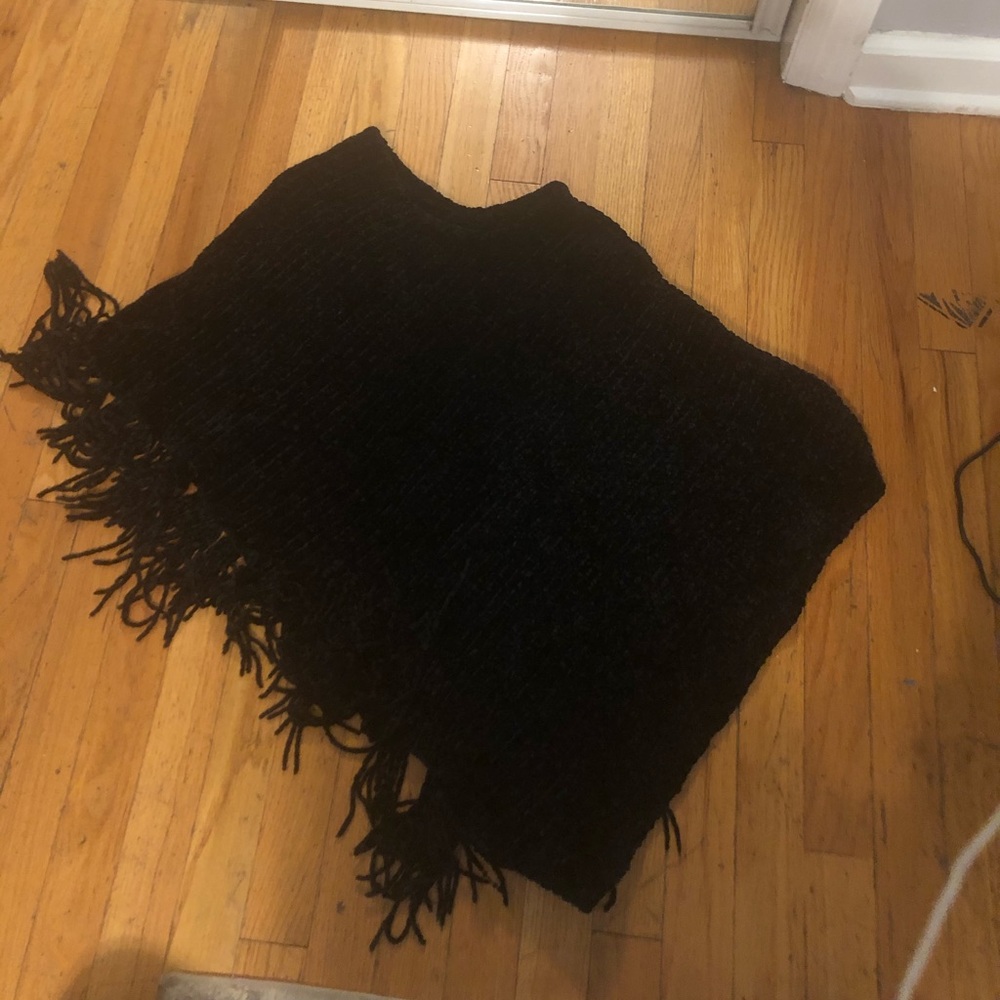 Poncho - Picture 2 of 2